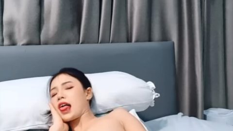 #少妇 黑丝高跟露脸无毛逼风骚小少妇的诱惑，炮击双插骚逼和菊花给狼友看，跳蛋塞逼里自慰呻吟，高潮不断浪叫不止