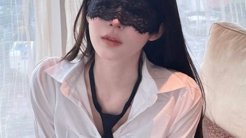 【极品美女OL下班和闺蜜打着电话挨操】（完整版 26min） 作者：#小狗饲养员 #PICOPUPPY99 出处：#推特 标签：#国产 #黑…