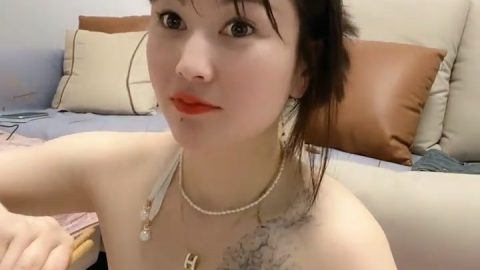 【#小熊吃不饱】颜值剩女，全裸瑜伽，下厨，客厅瑜伽店，撅起白嫩的小屁股，瞬时让你想插进去