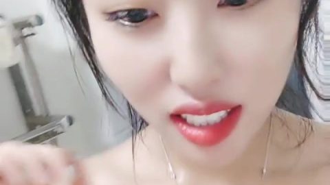 【#03在校大学生】两姐妹下海挣学费 奶子好Q弹~自慰舔穴~爽