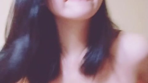 【#00后姐妹花】美女穿着露奶开档黑丝，收费房自慰大秀
