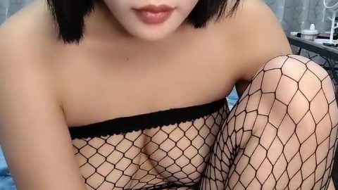 【#趁月色小酌】笑颜如花~越看越幽魂~足交扣穴自慰被操