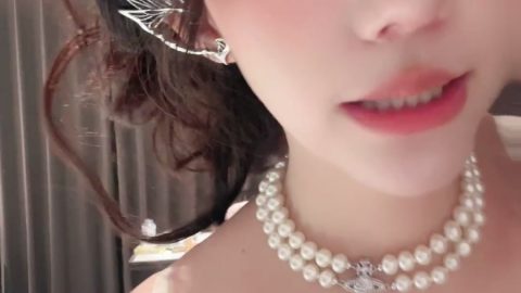 #小姨子的一天 #半糖直播 极品颜值，骚话玉足勾引，大奶长腿！